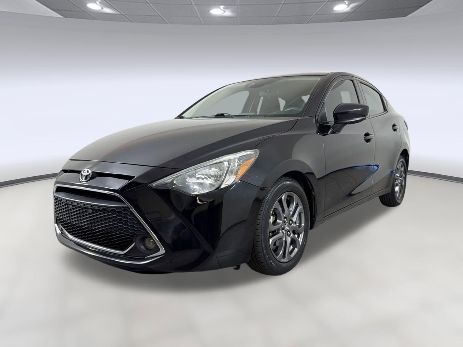 Used 2019 Toyota Yaris LE video 1