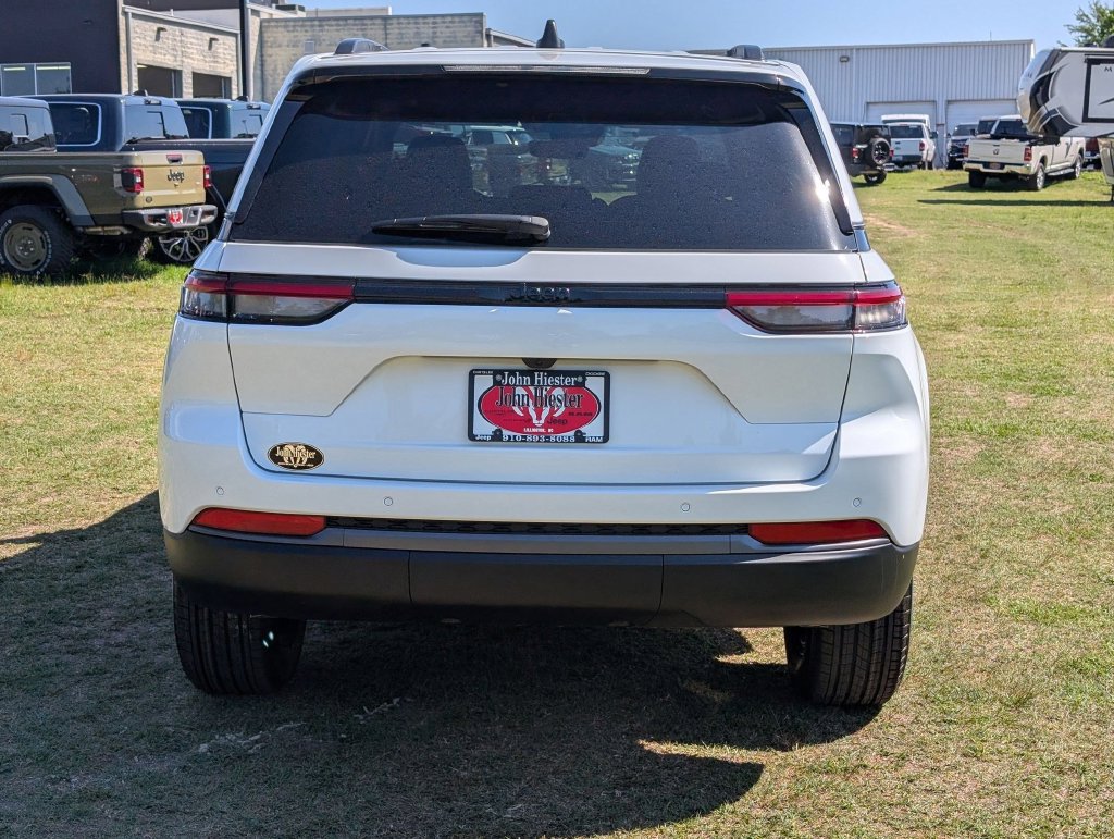 New 2026 Jeep Grand Cherokee Altitude RWD image 6