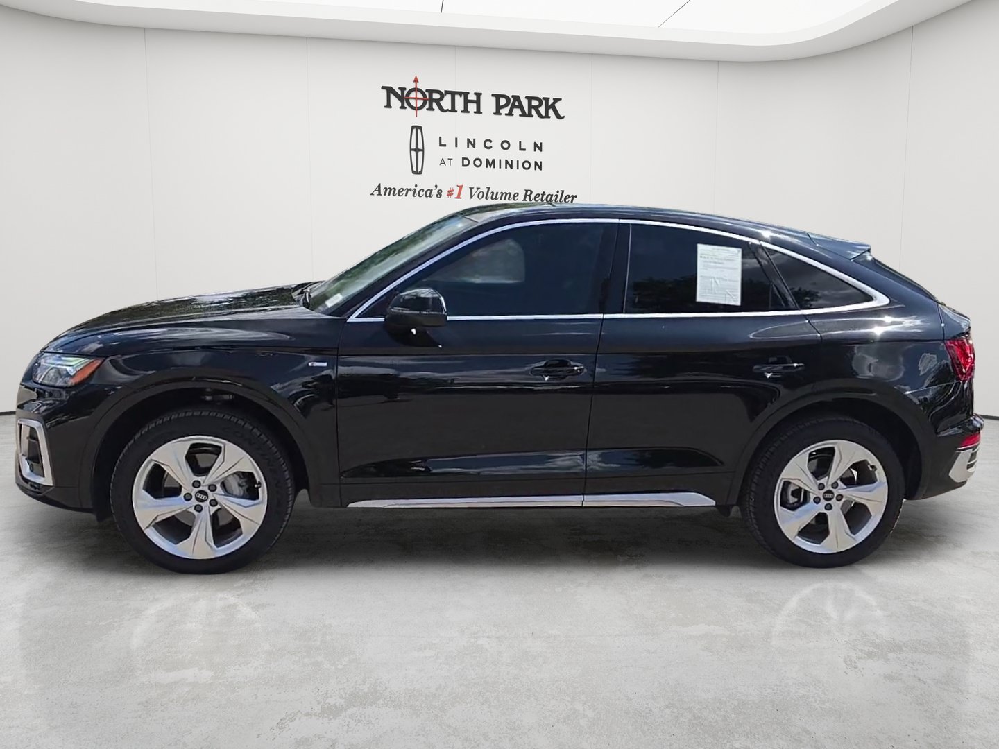 Used 2024 Audi Q5 2.0T Premium w/ Convenience Package AWD/4WD image 2