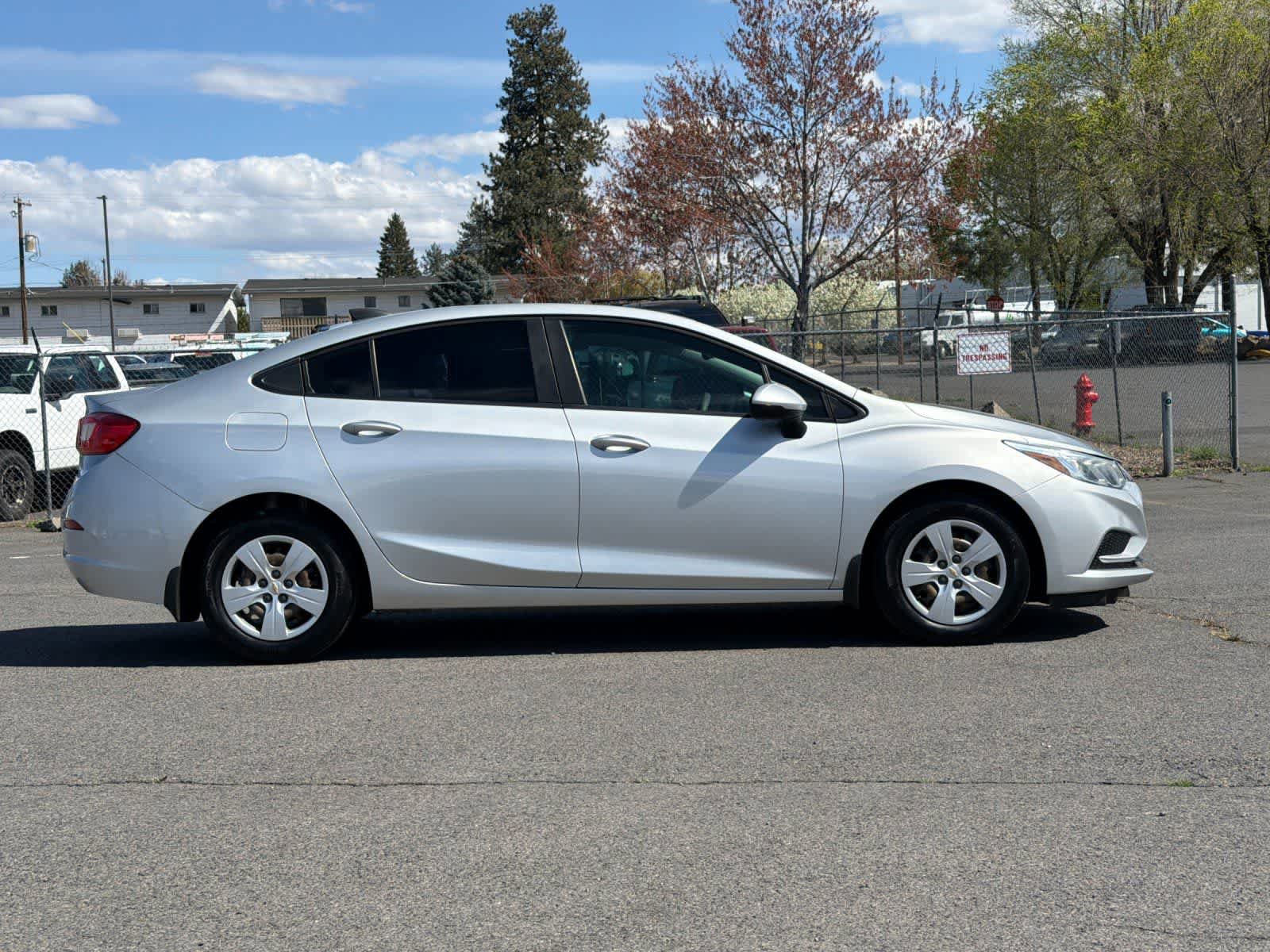 Used 2018 Chevrolet Cruze LS FWD image 8