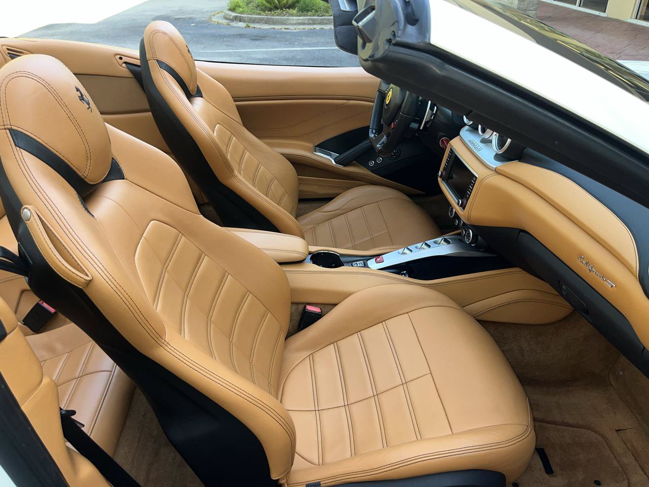 Used 2016 Ferrari California T RWD image 40