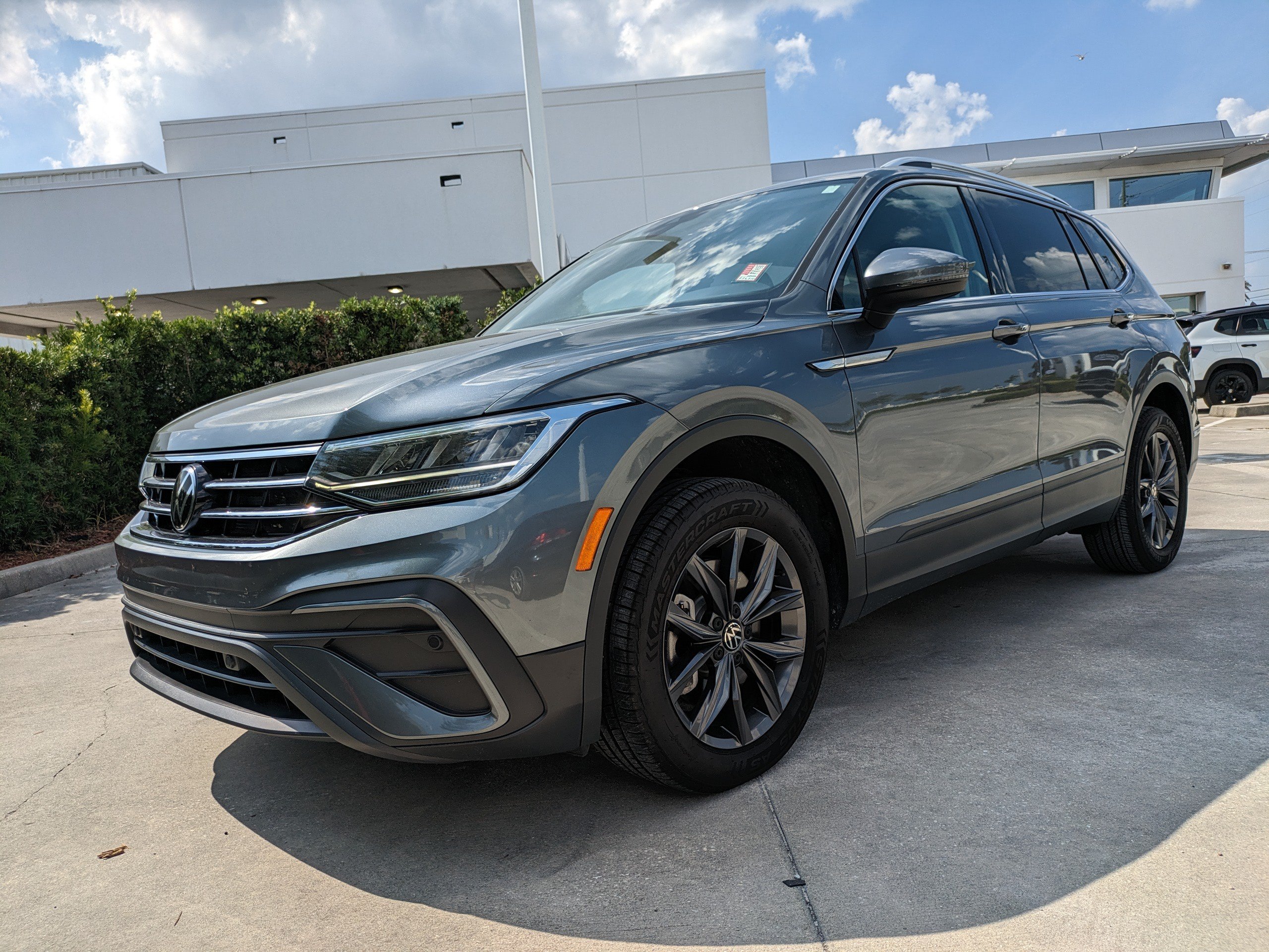 Certified 2023 Volkswagen Tiguan SE FWD image 8