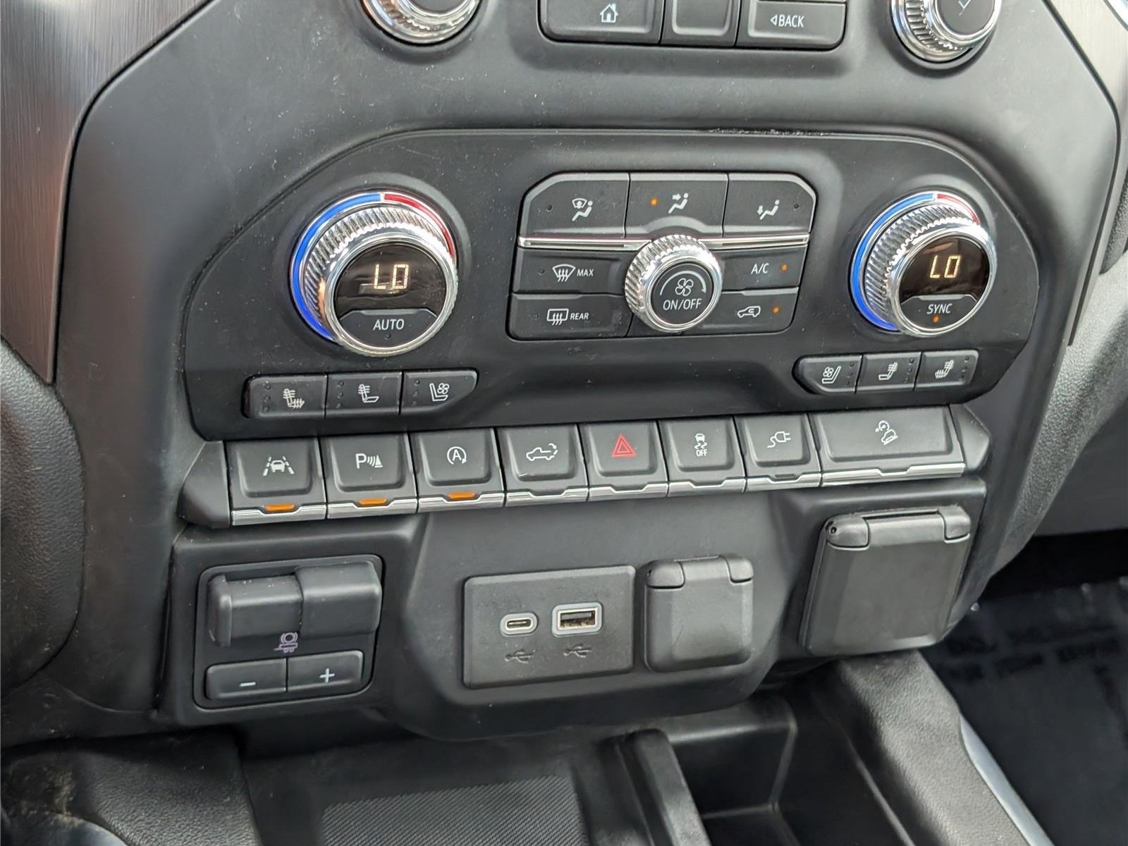 Used 2020 GMC Sierra 1500 AT4 w/ AT4 Premium Package AWD/4WD image 30