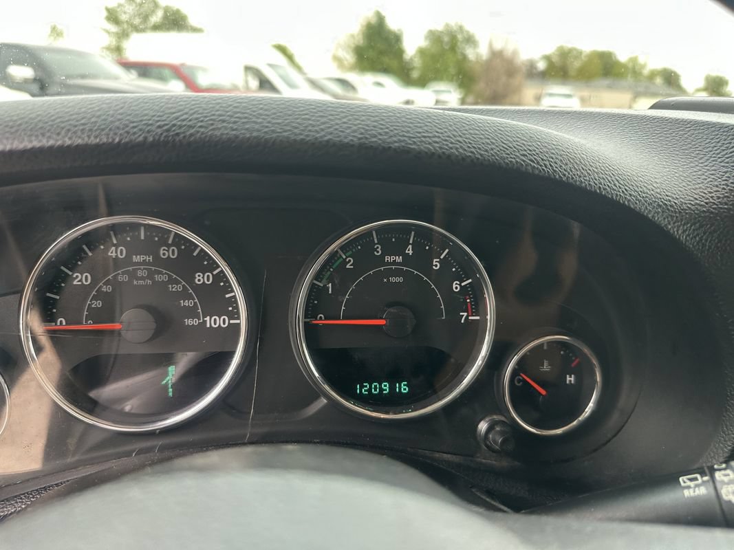 Used 2014 Jeep Wrangler Unlimited Sahara w/ Connectivity Group AWD/4WD image 41