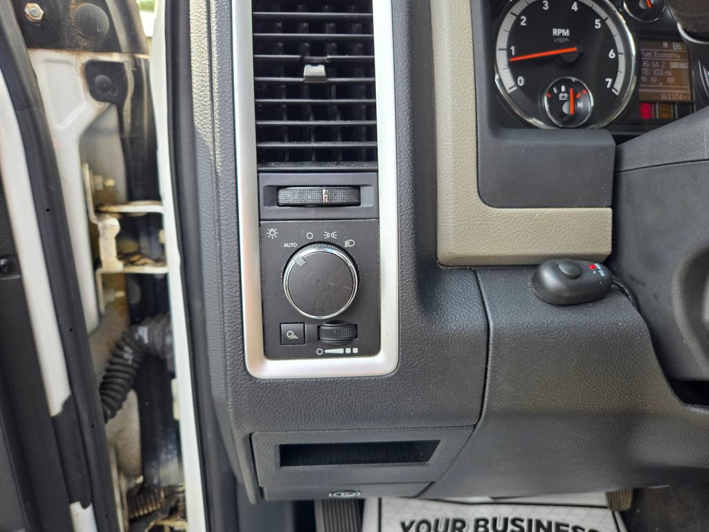 Used 2012 RAM 1500 Classic SLT AWD/4WD image 17