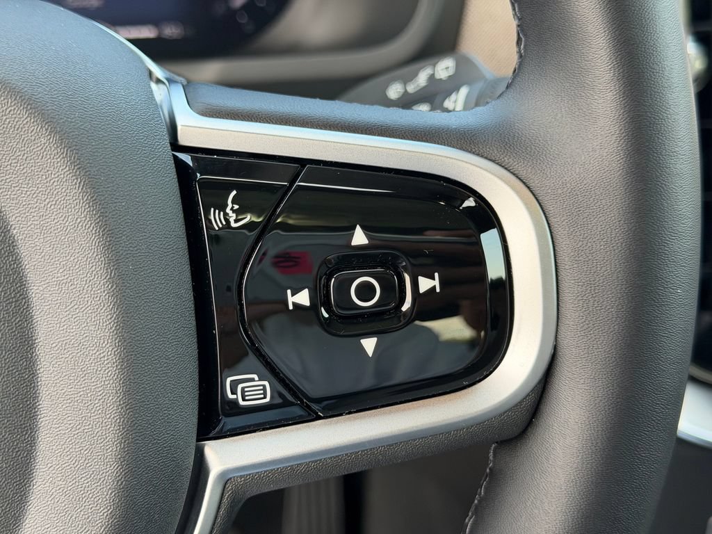 New 2026 Volvo XC90 B6 Plus w/ Protection Package Premier AWD/4WD image 17