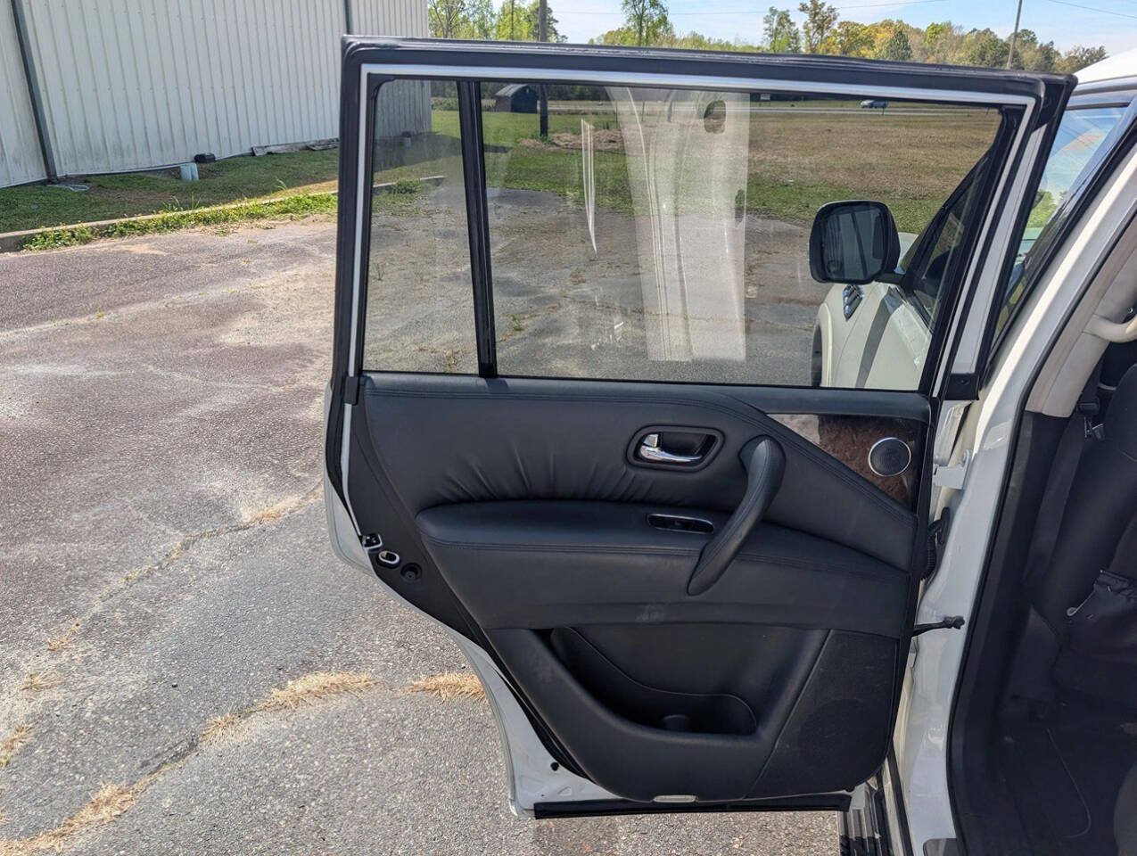 Used 2012 INFINITI QX56 4WD w/ Deluxe Touring Pkg image 29