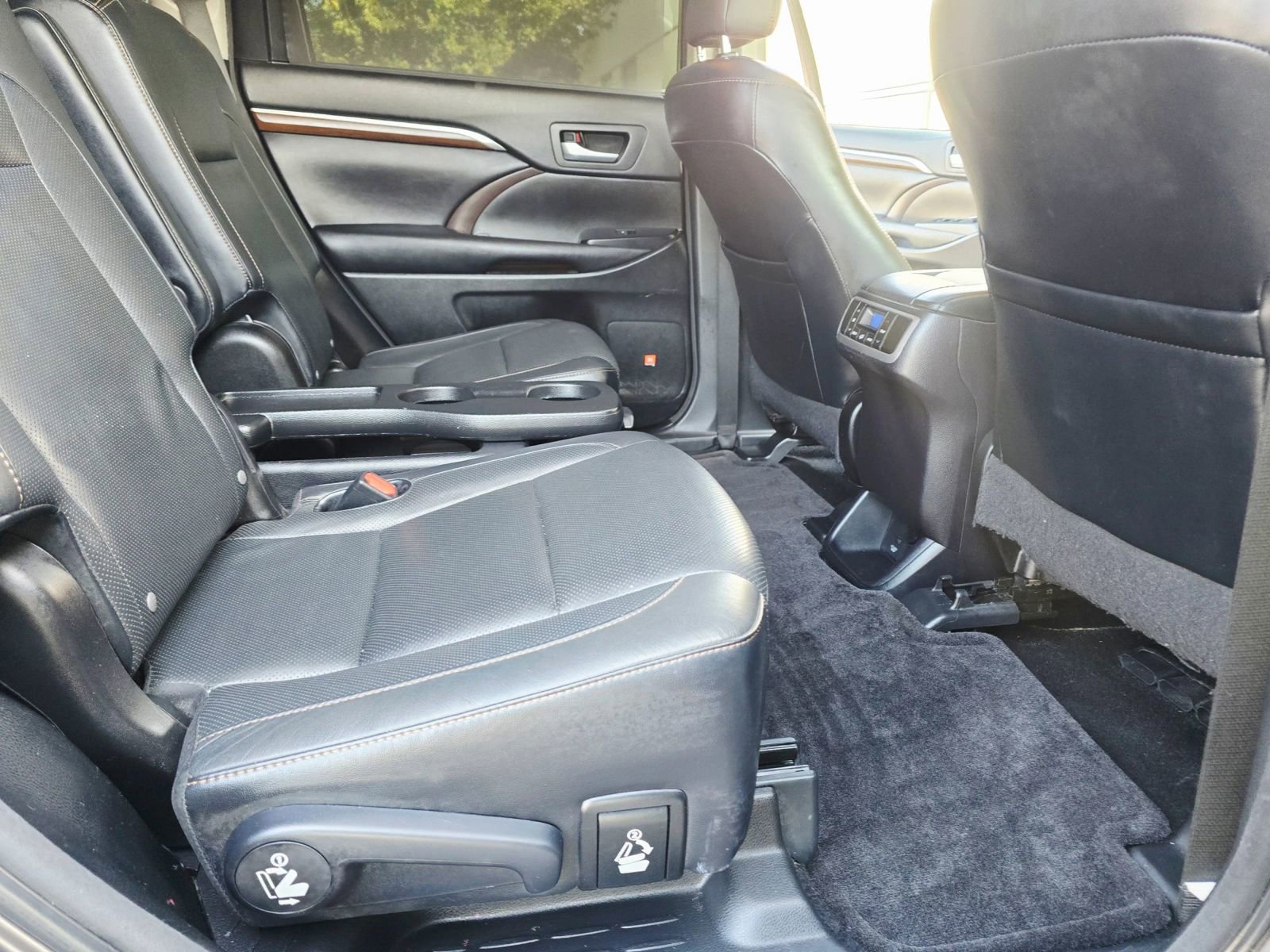 Used 2016 Toyota Highlander Limited image 35