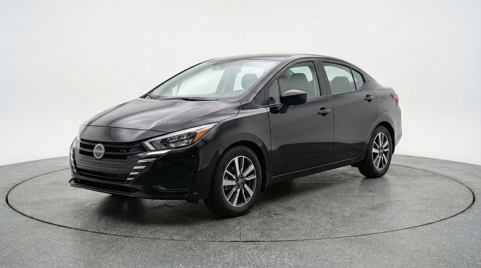 Used 2025 Nissan Versa SV image 3