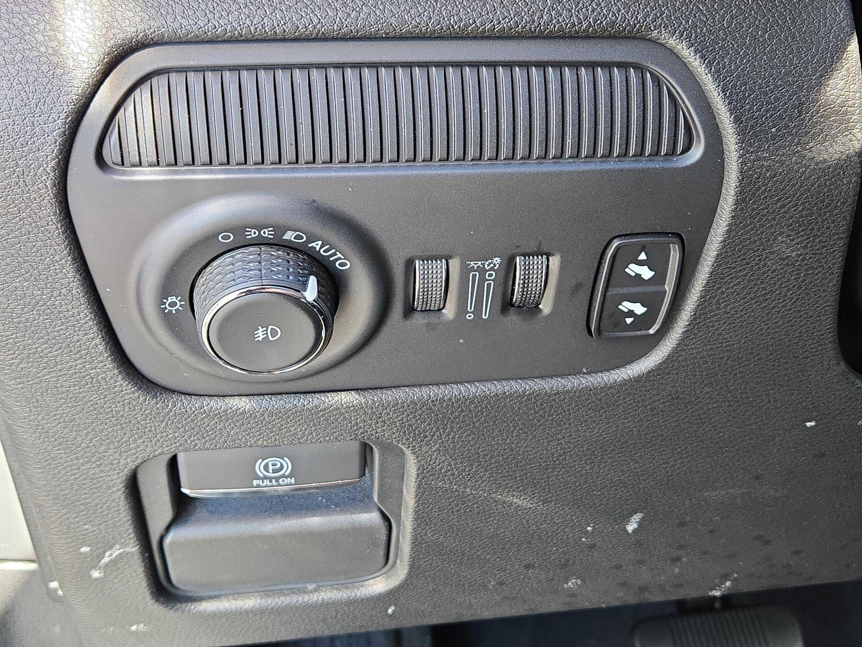 Used 2023 Jeep Wagoneer 4WD w/ Premium Group I image 25