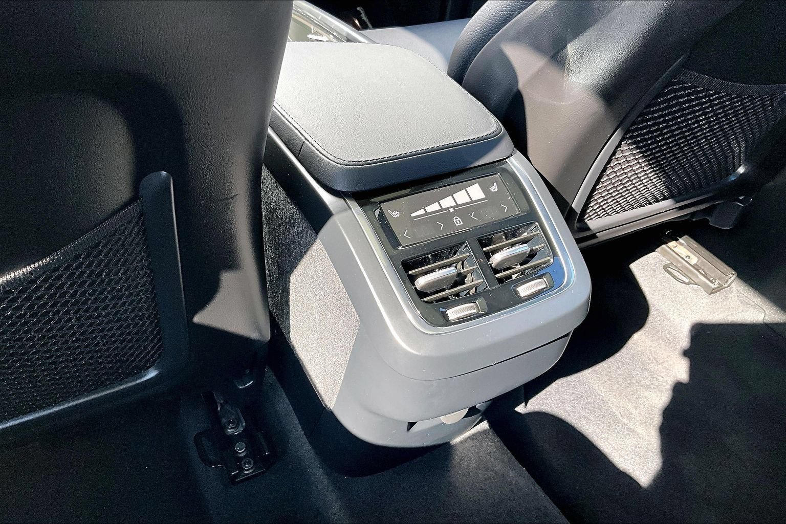 Used 2025 Volvo XC90 B6 Plus w/ Protection Package Premier AWD/4WD image 33