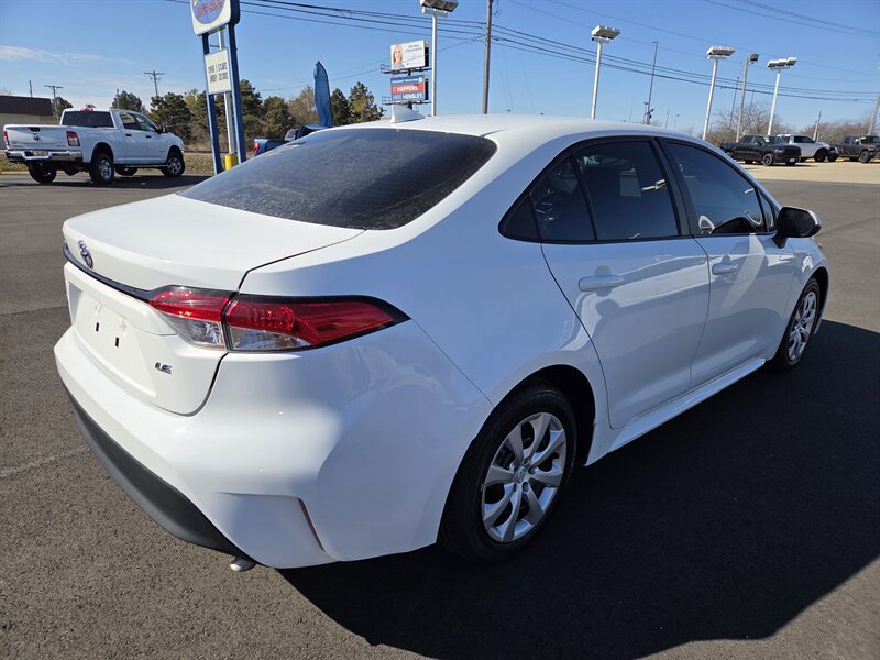 Used 2024 Toyota Corolla LE FWD image 3