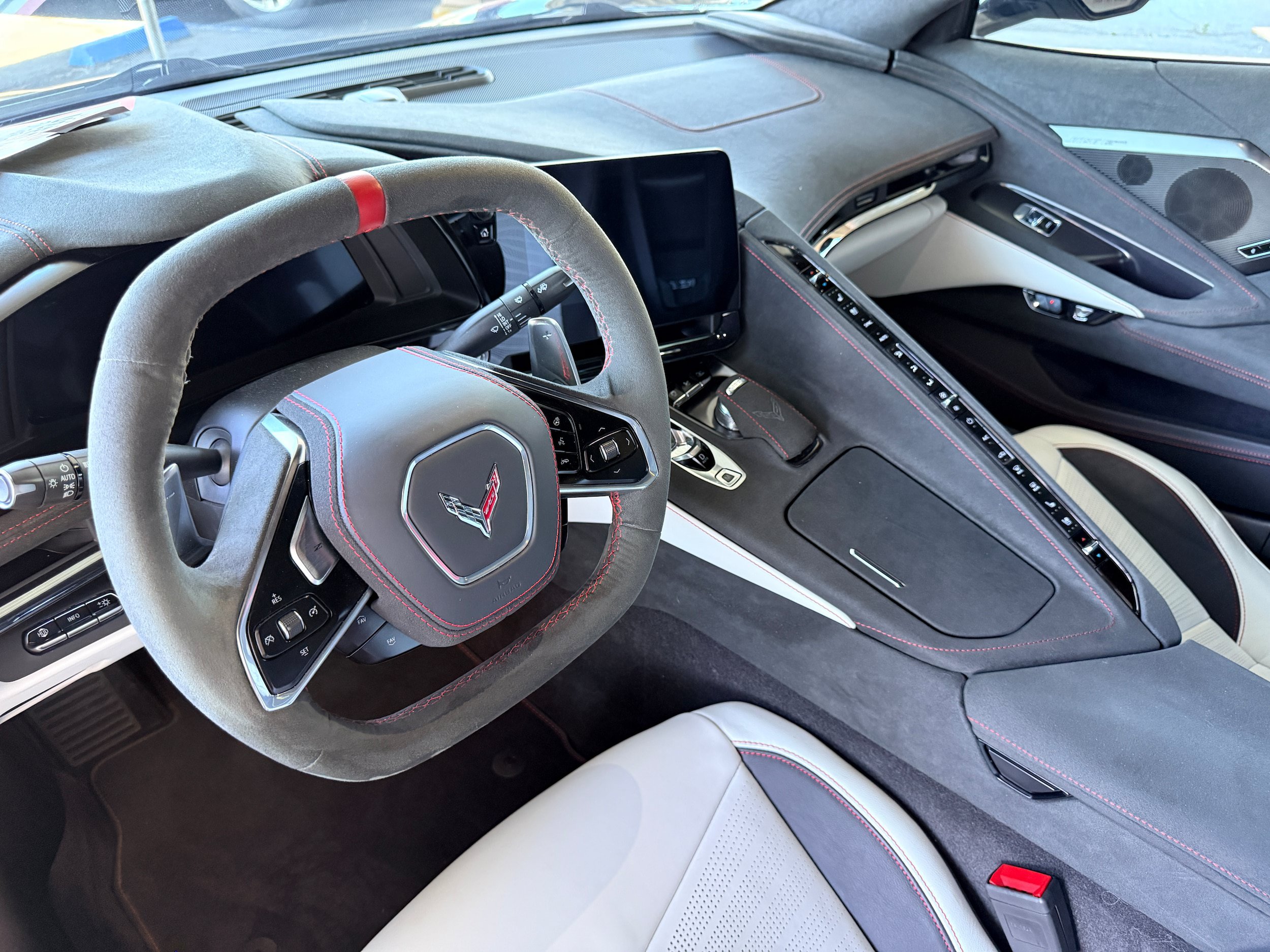 Used 2023 Chevrolet Corvette Stingray Premium Cpe w/ Z51 Performance Package RWD image 11