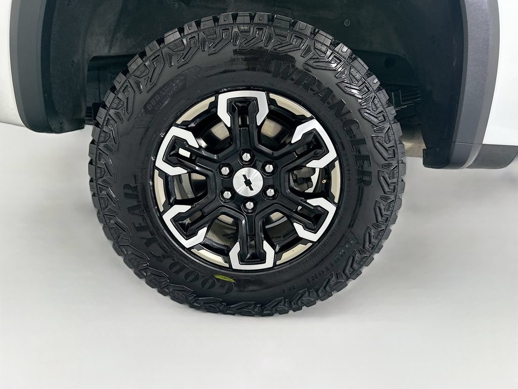 Used 2023 Chevrolet Silverado 1500 ZR2 w/ Technology Package AWD/4WD image 29