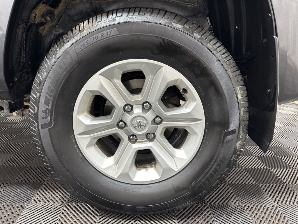 Used 2023 Toyota 4Runner SR5 AWD/4WD image 34