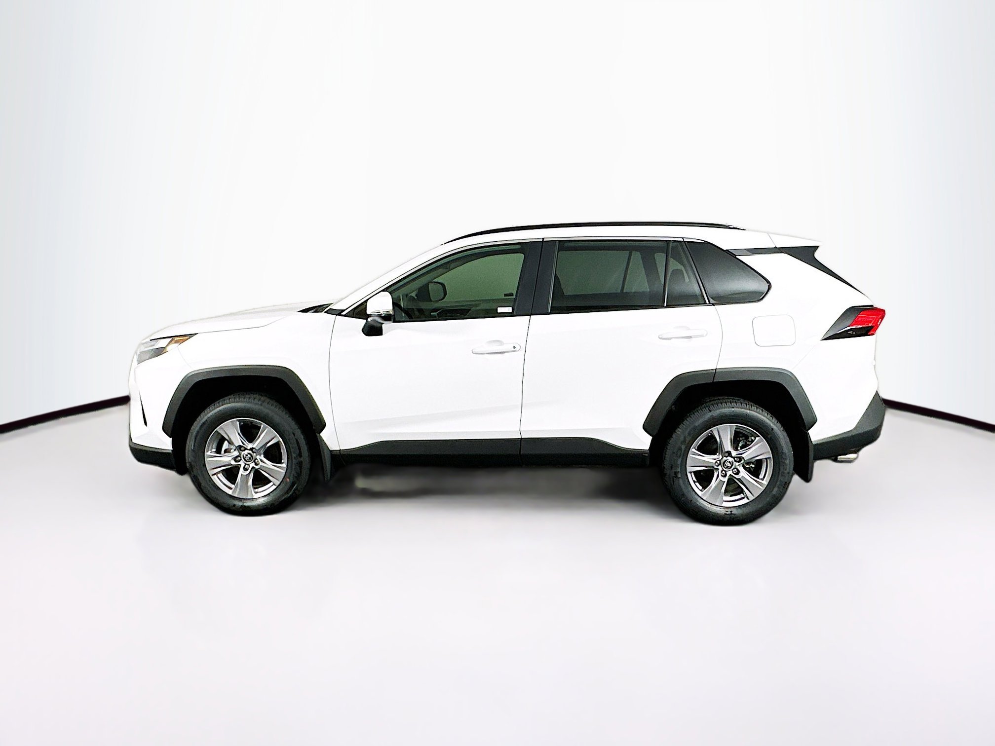 Used 2025 Toyota RAV4 XLE w/ Convenience Package image 4