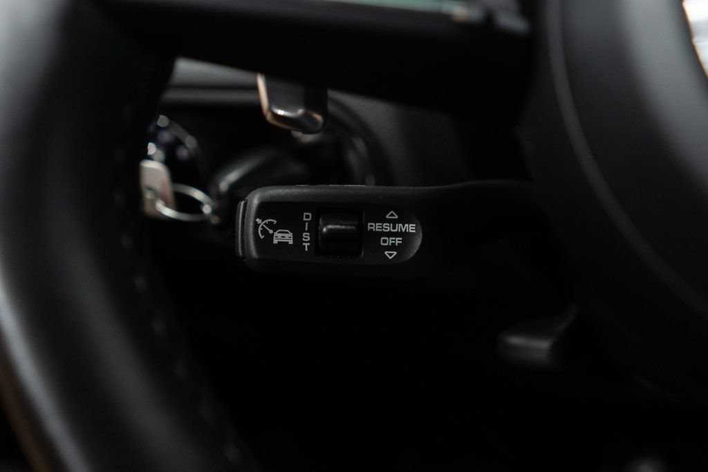 Used 2024 Porsche Macan AWD/4WD image 17