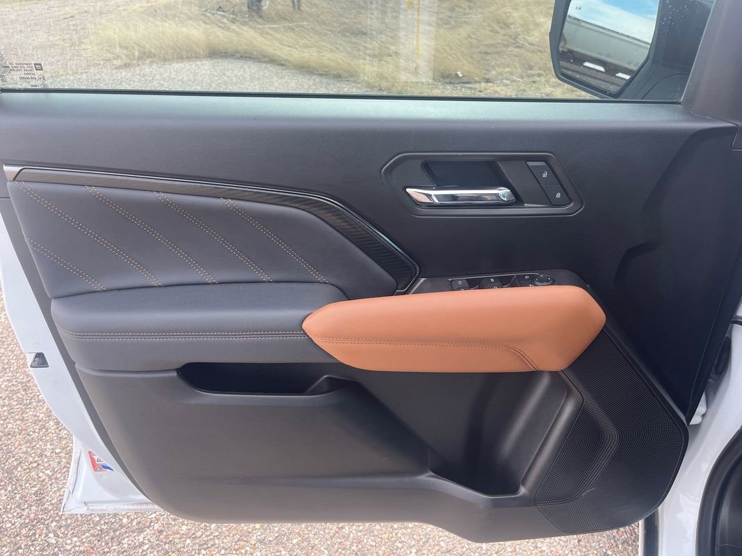 Used 2024 GMC Canyon AT4 w/ Technology Package image 11