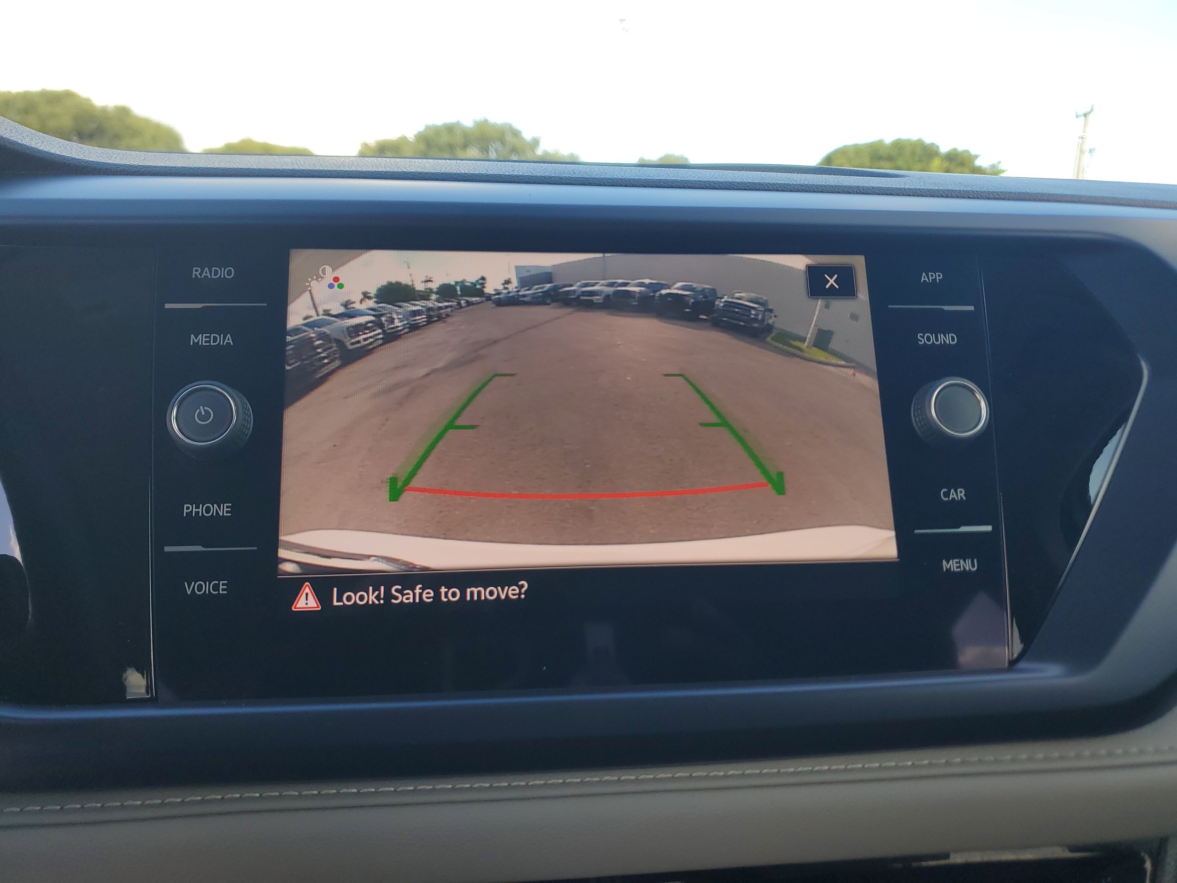 Used 2024 Volkswagen Taos SE image 10