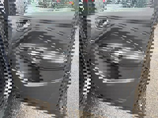 Used 2017 Ford Escape SE w/ Equipment Group 201A image 16