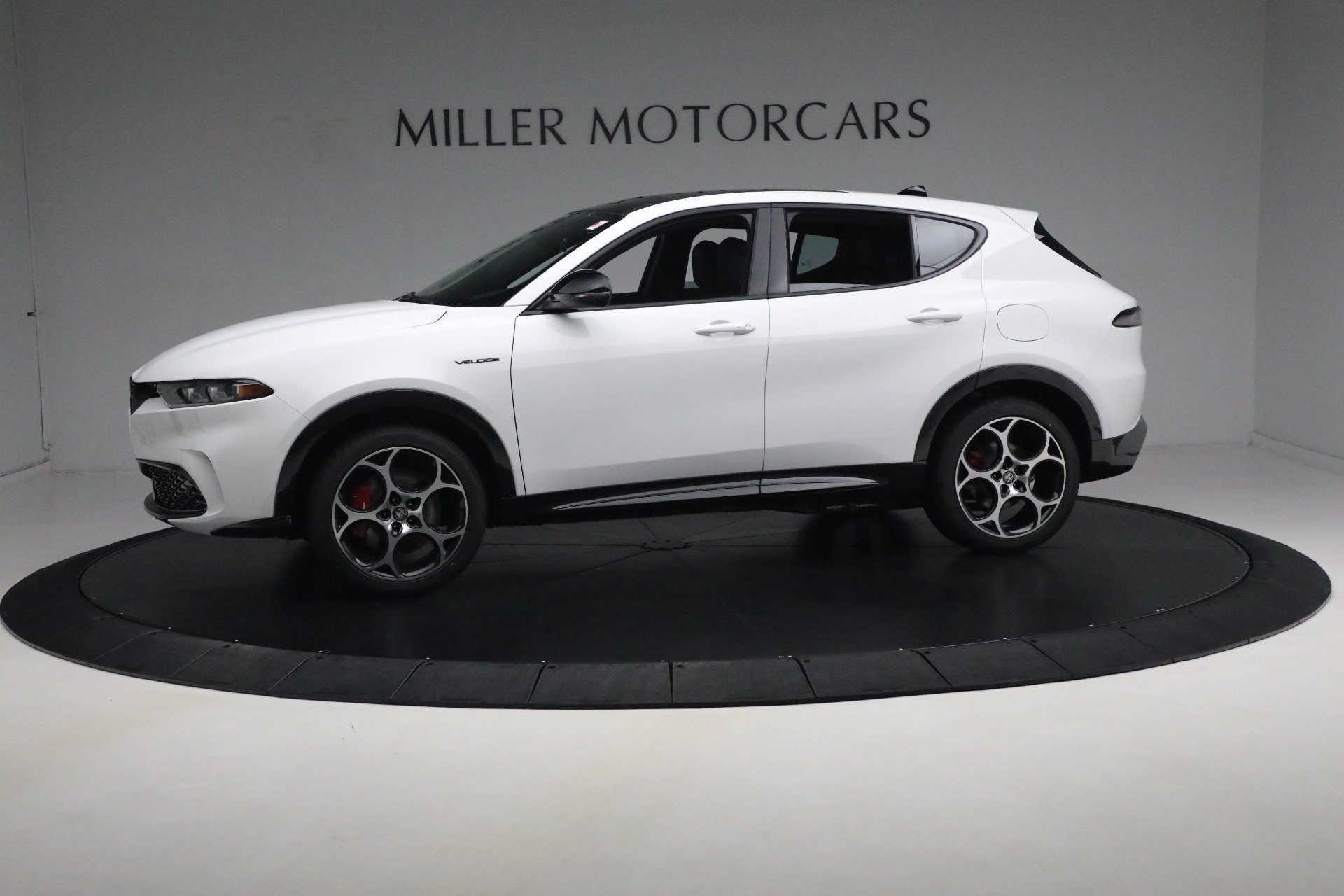 Used 2024 Alfa Romeo Tonale Veloce w/ Premium Interior Package AWD/4WD image 3