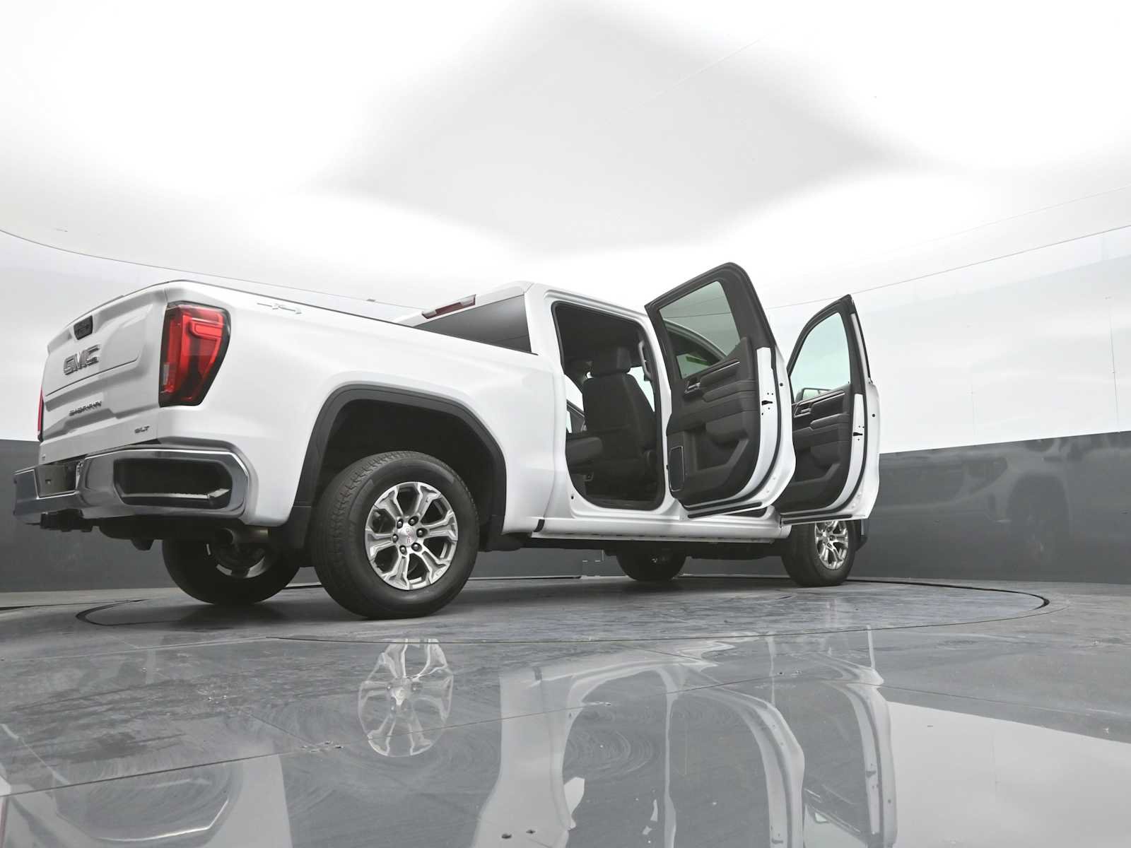 Used 2024 GMC Sierra 1500 SLT AWD/4WD image 44
