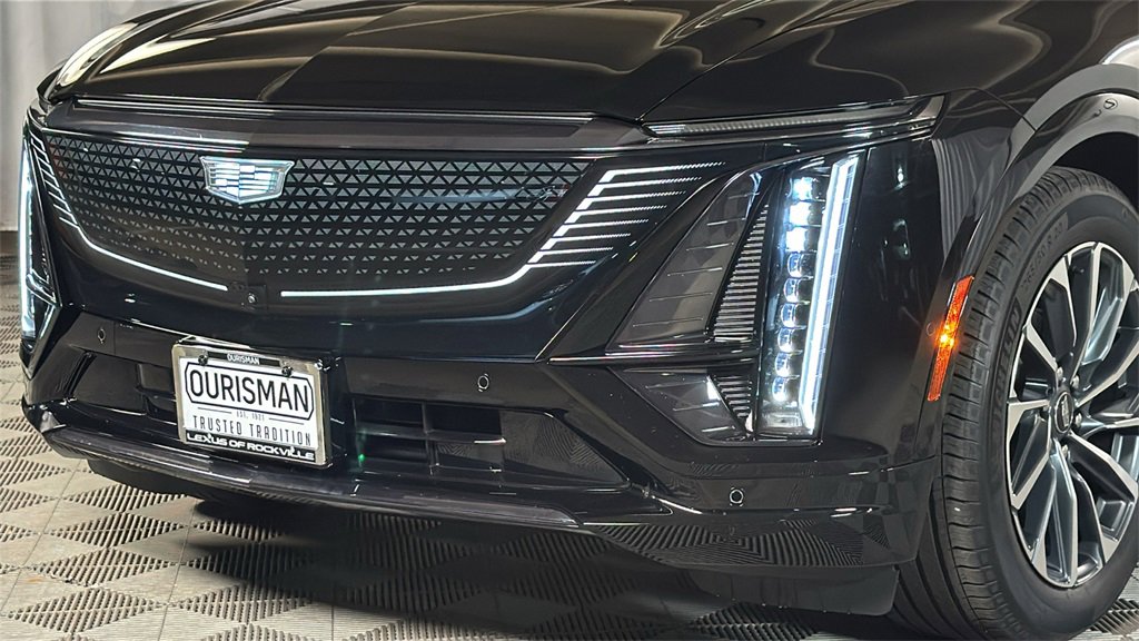 Used 2025 Cadillac Lyriq Sport image 3