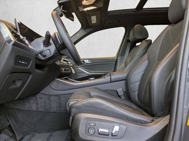 New 2026 BMW X5 xDrive50e image 4