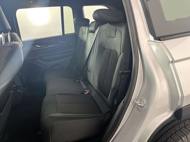 New 2025 Jeep Grand Cherokee Laredo w/ Luxury Tech Group I image 23
