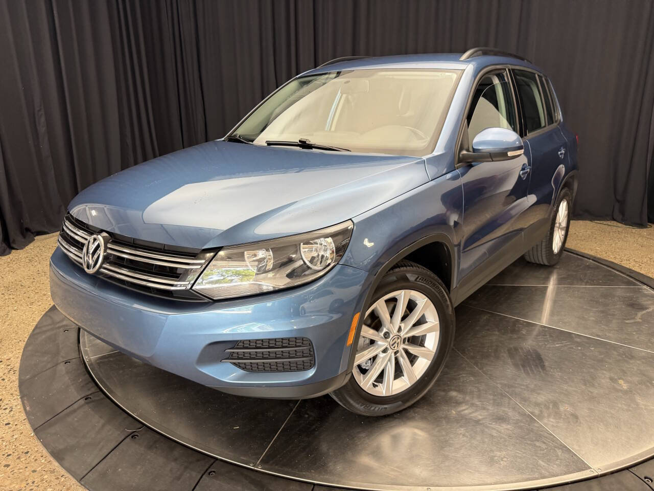 Used 2018 Volkswagen Tiguan Limited w/ Premium Package AWD/4WD image 4