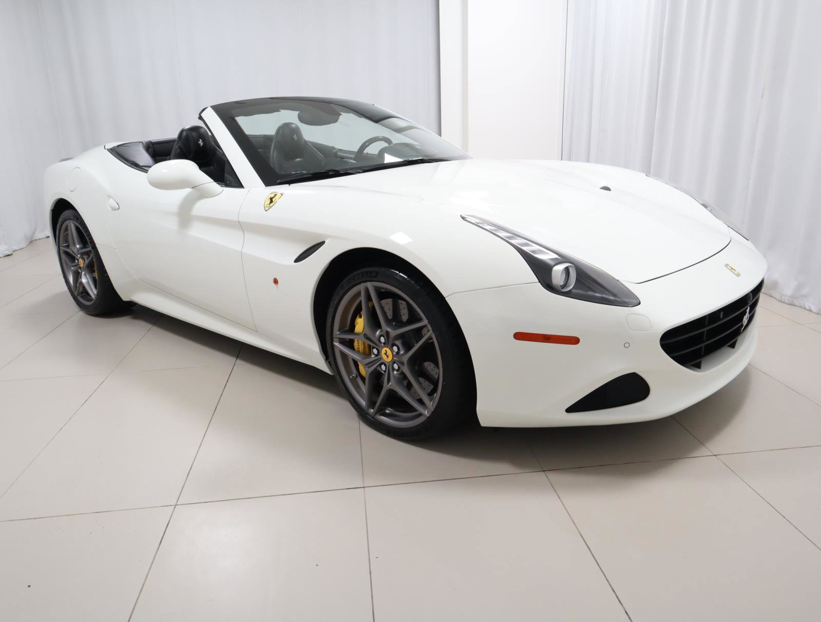 Used 2016 Ferrari California T image 6