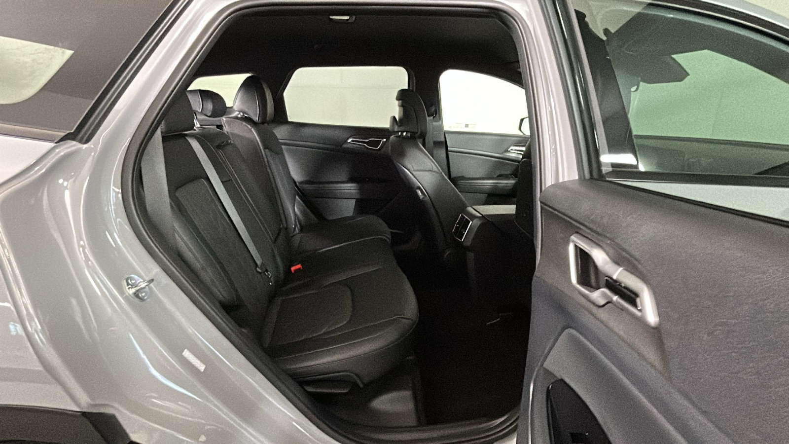 Used 2025 Kia Sportage X-Line AWD/4WD image 35