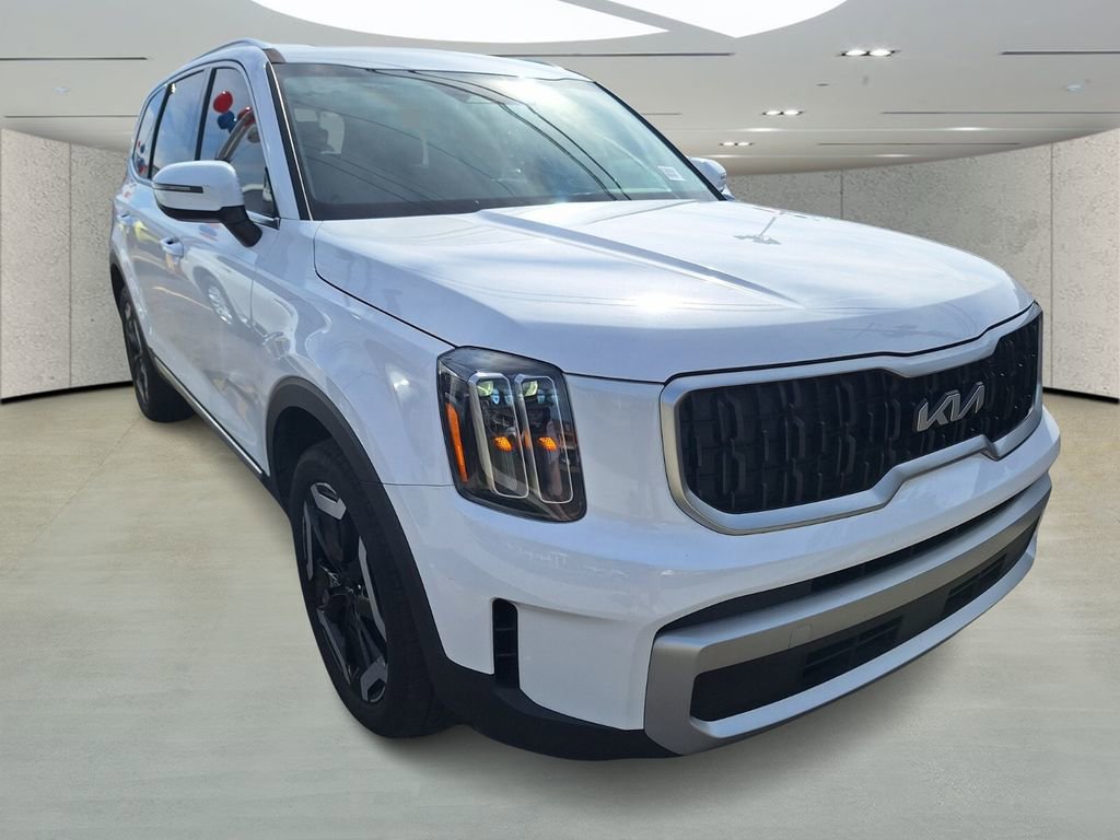 Used 2024 Kia Telluride EX w/ EX Captain's Chair Package image 7
