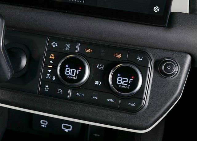 Used 2023 Land Rover Defender 90 S image 15