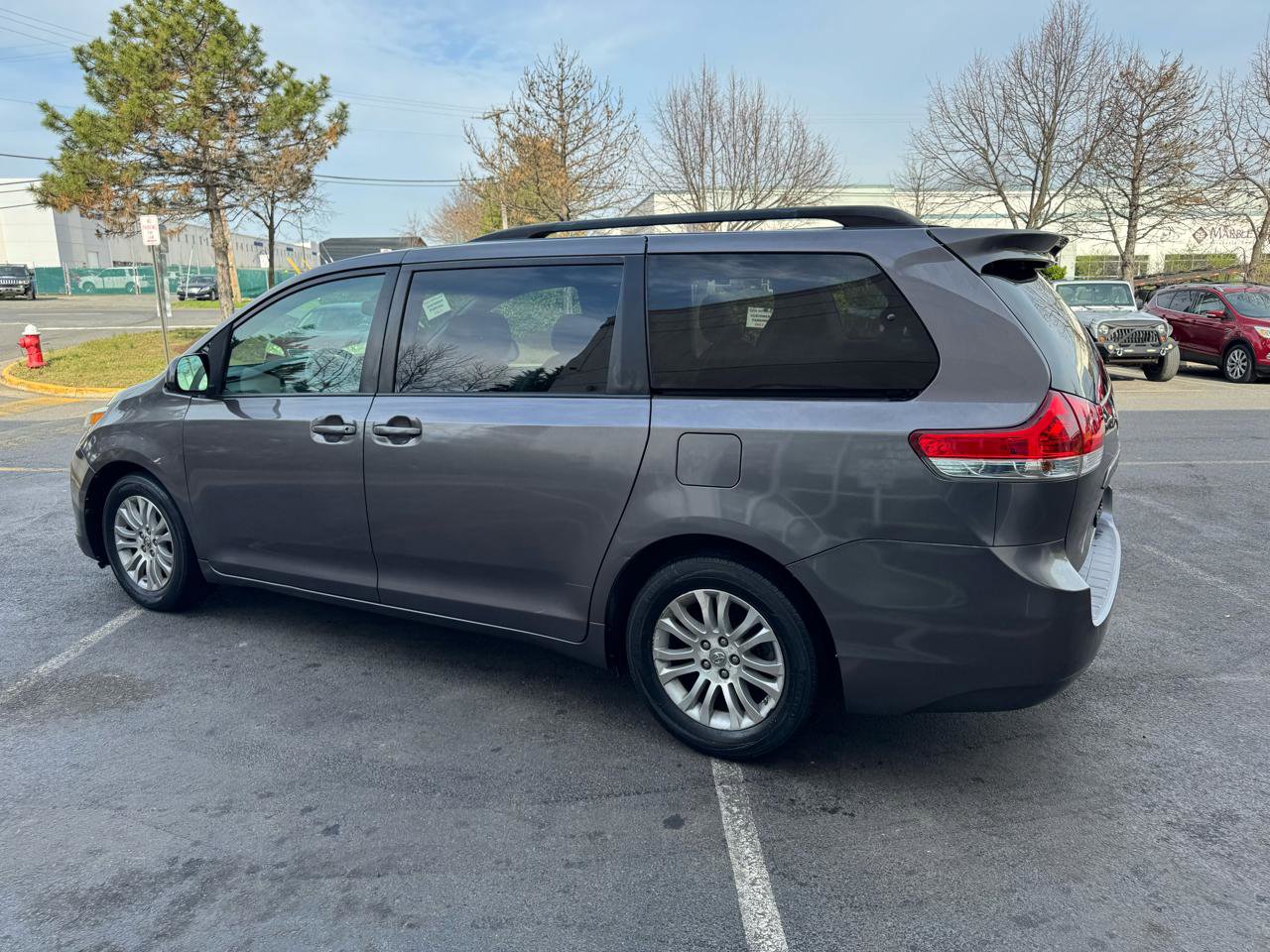 Used 2011 Toyota Sienna XLE image 8