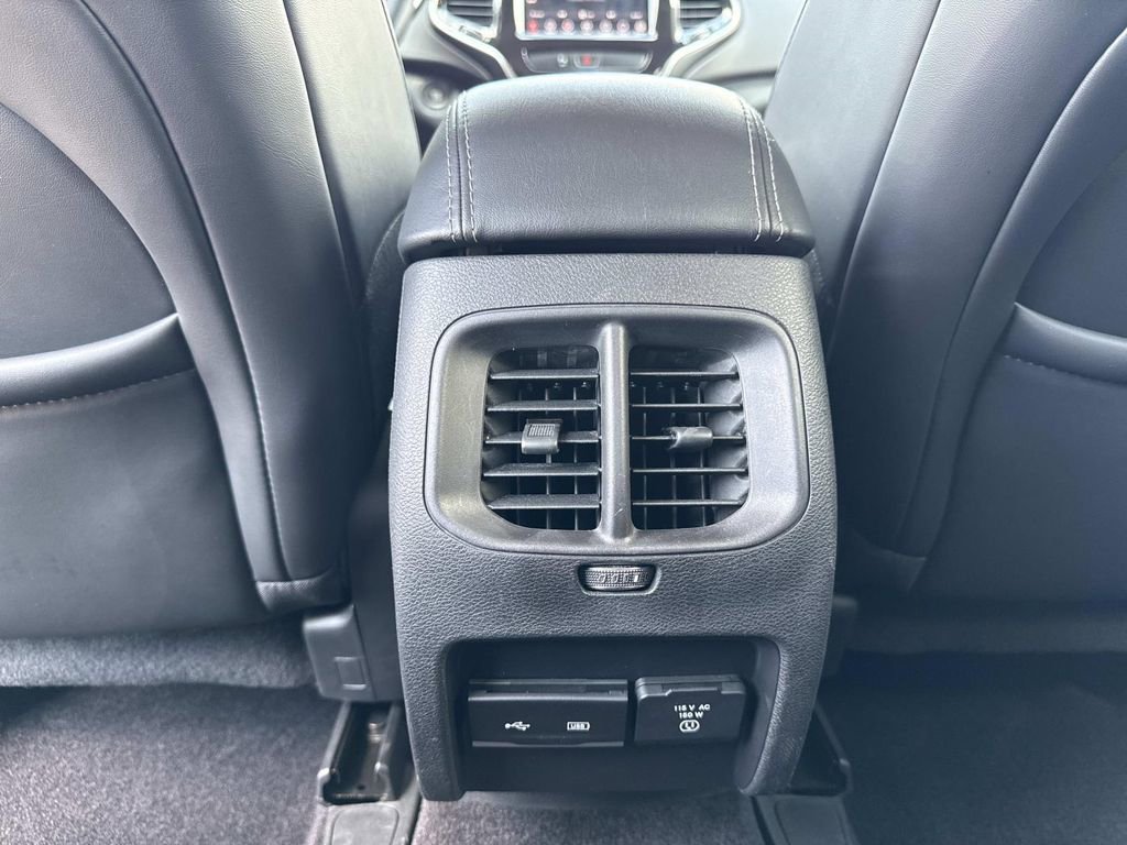 Used 2019 Jeep Cherokee Limited FWD image 16