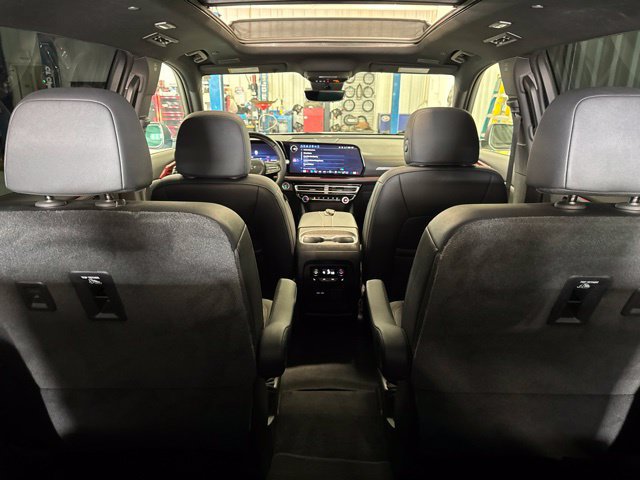Used 2025 Chevrolet Traverse RS AWD/4WD image 15