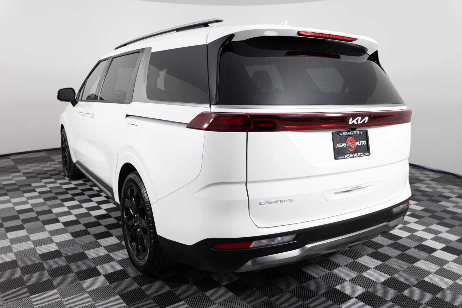 Used 2024 Kia Carnival SX FWD image 5