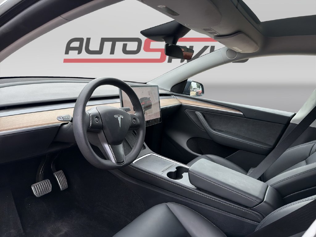 Used 2024 Tesla Model Y 2WD image 10