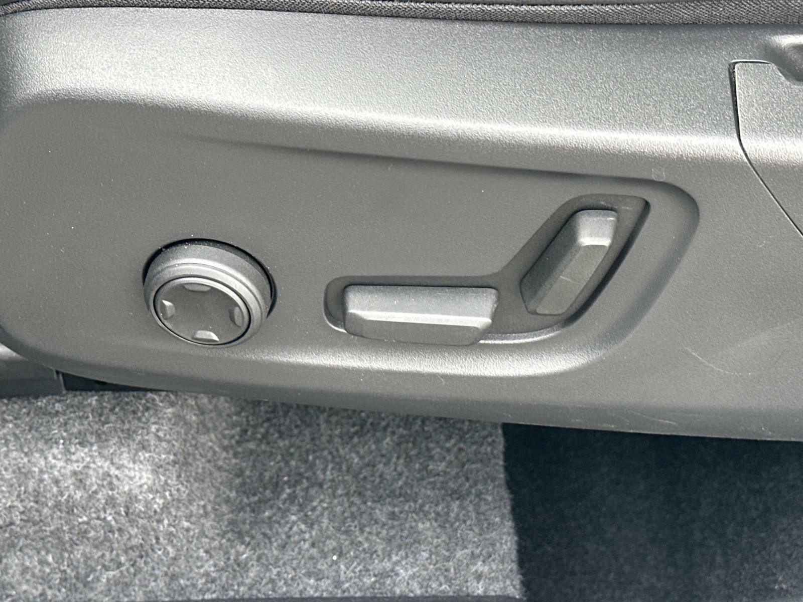 Certified 2026 Volvo XC40 B5 Ultra w/ Climate Package image 18