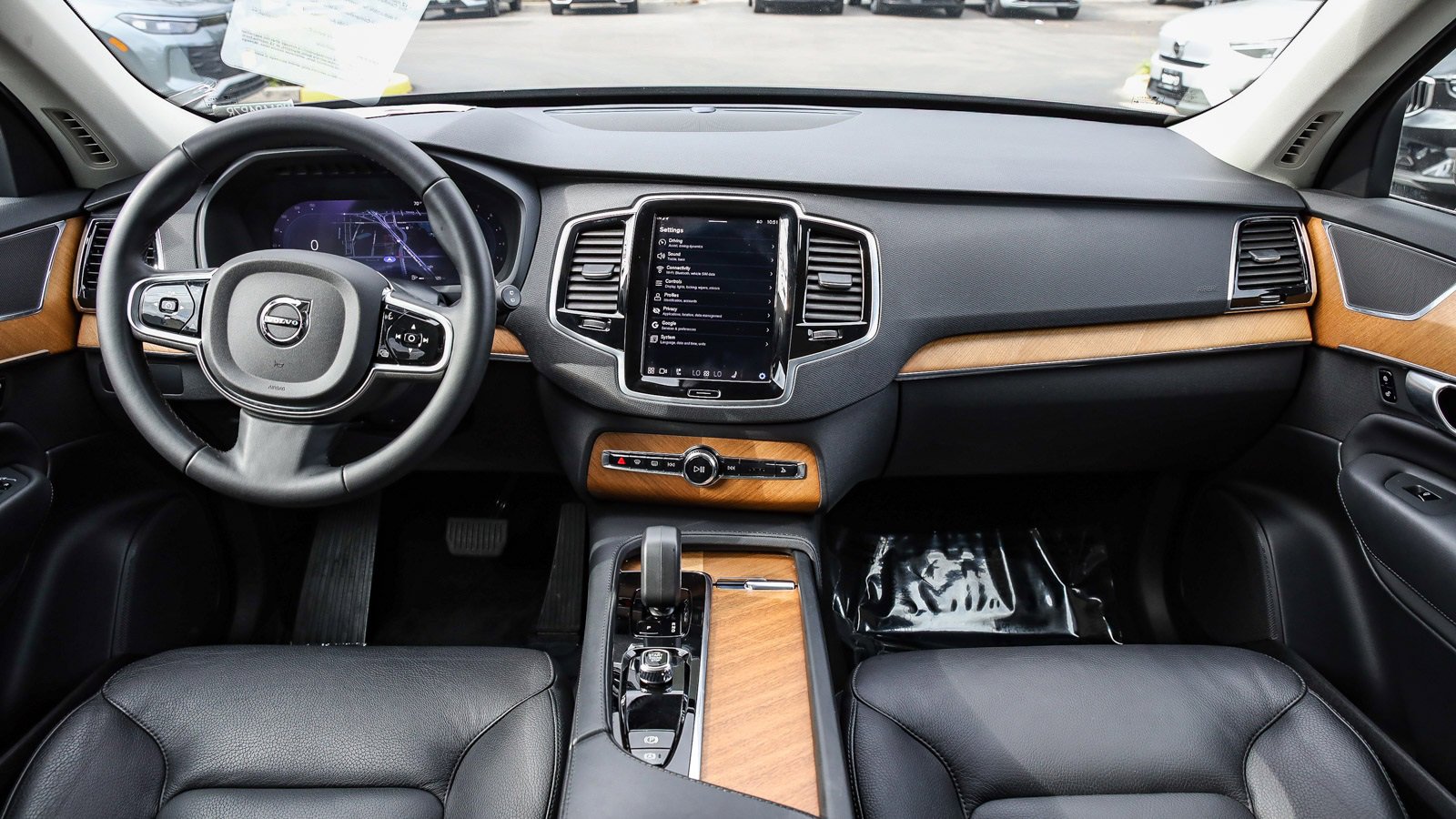 Used 2024 Volvo XC90 B6 Plus image 12