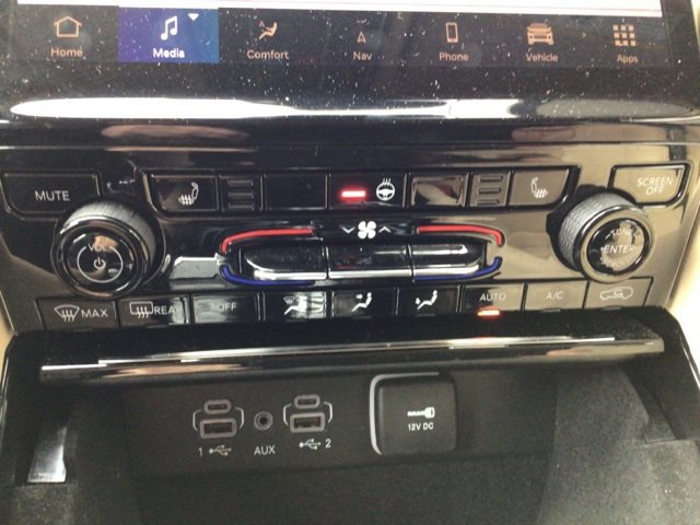 Used 2022 Jeep Grand Cherokee Limited image 11