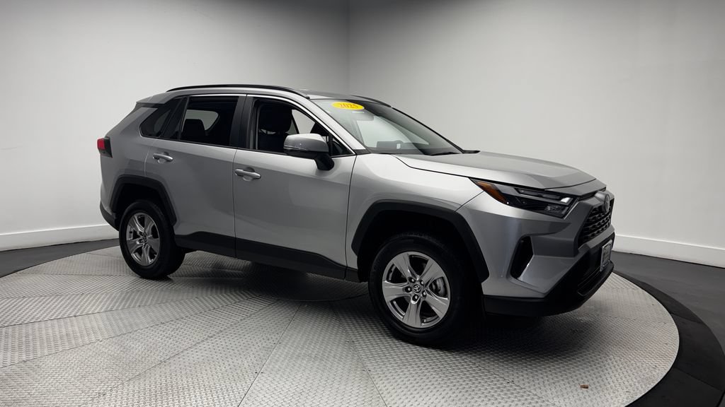 Used 2025 Toyota RAV4 XLE AWD/4WD image 42