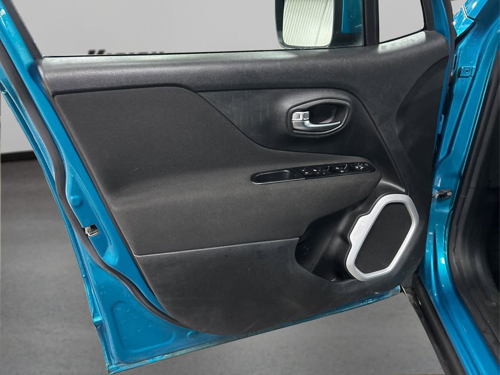 Used 2020 Jeep Renegade Latitude w/ Cold Weather Group image 22