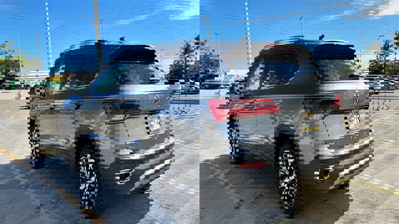 Used 2022 Volkswagen Taos SE image 3