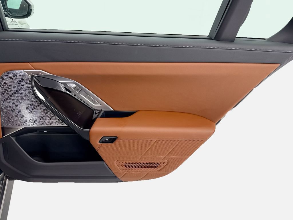 Used 2023 BMW 760i xDrive AWD/4WD image 26