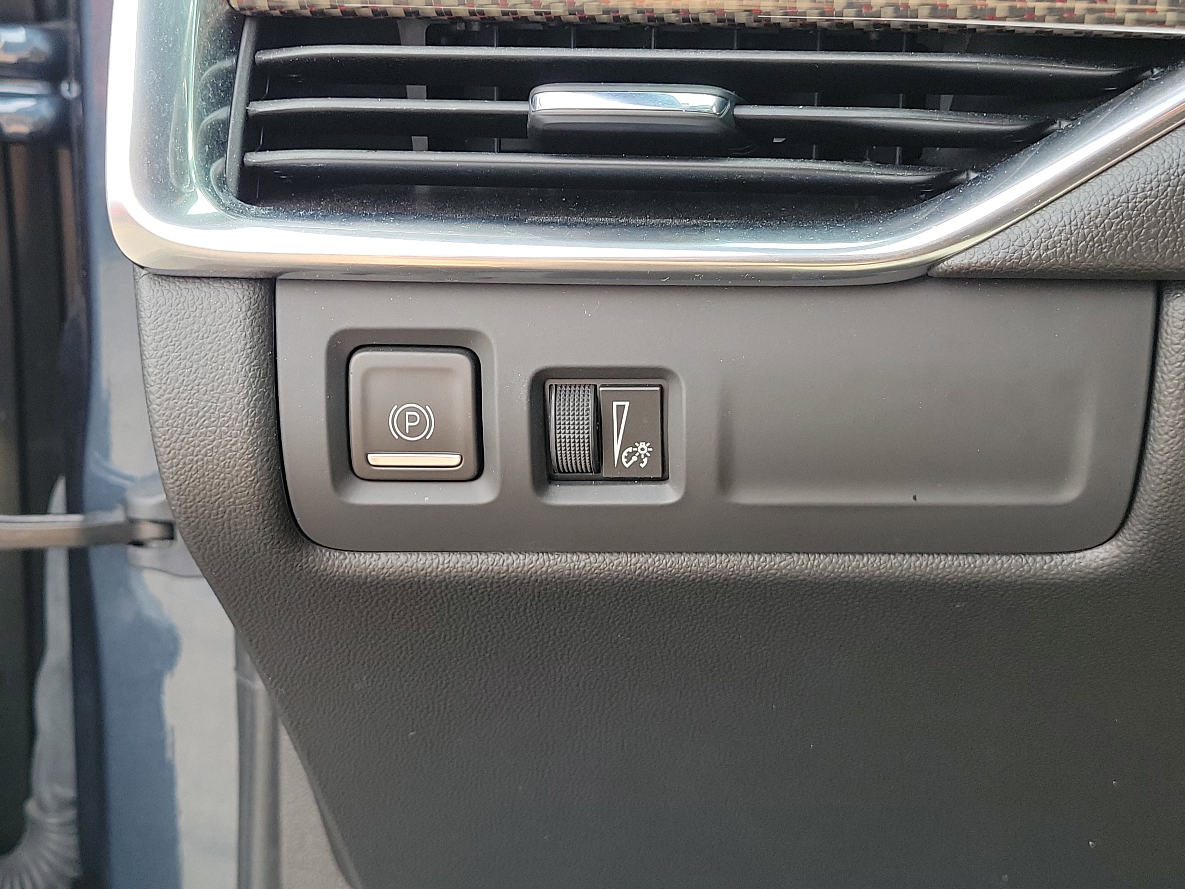Used 2019 Cadillac XT4 Sport w/ Cold Weather Package FWD image 22
