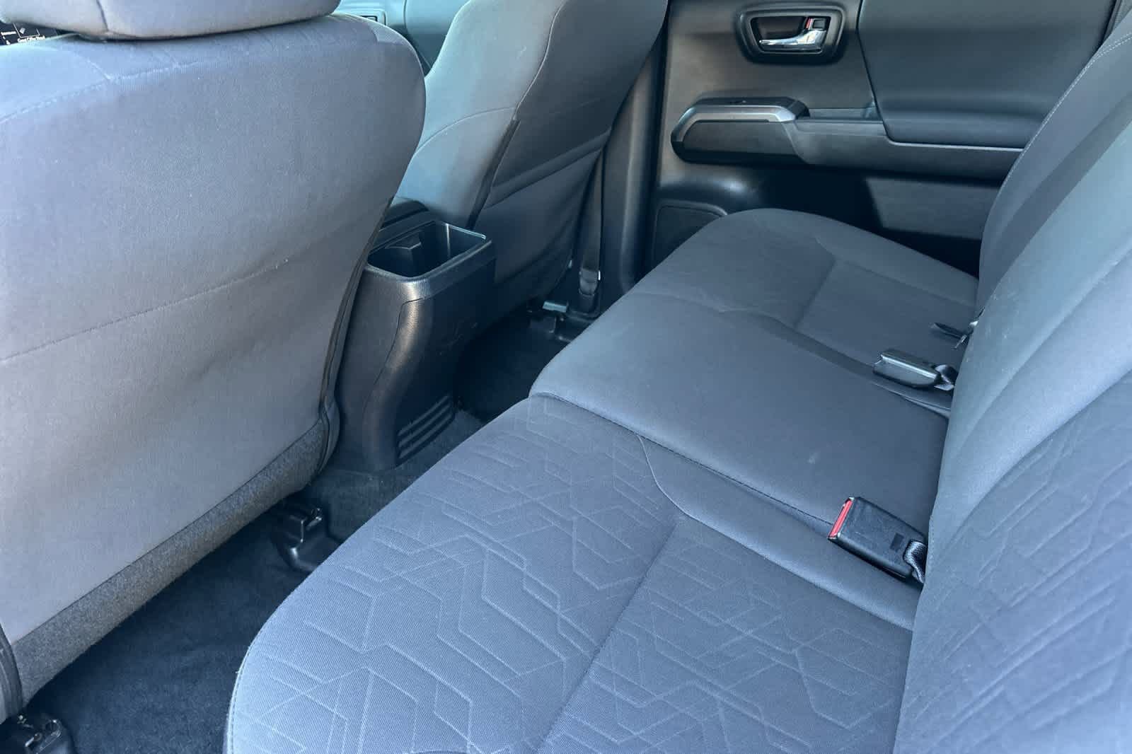 Used 2018 Toyota Tacoma TRD Off-Road AWD/4WD image 4