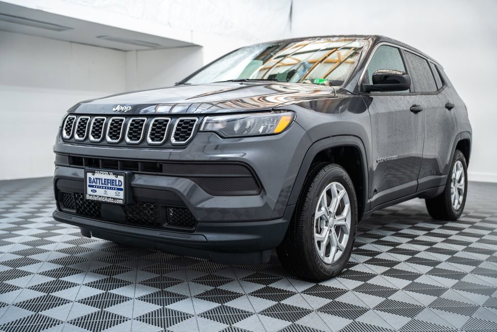 Used 2024 Jeep Compass Sport AWD/4WD image 3