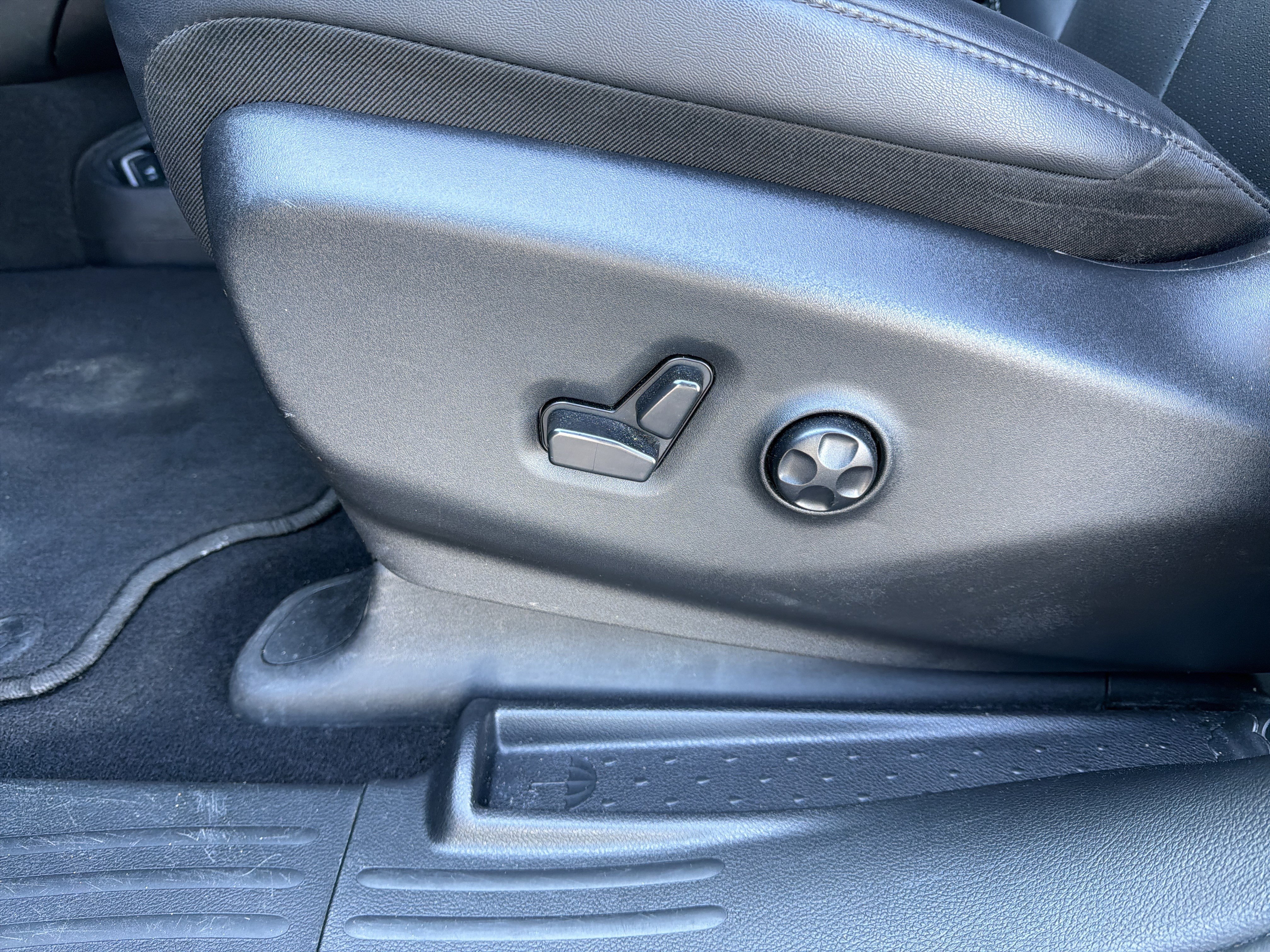 Used 2025 Chrysler Pacifica Select FWD image 27